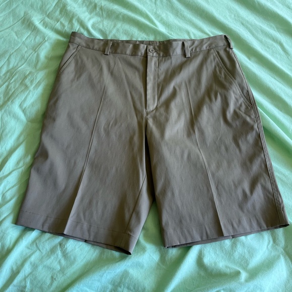 Nike Golf Shorts Tan - Picture 1 of 3